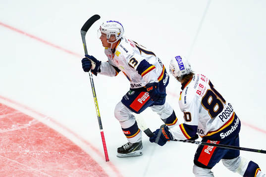 Djurgårdens Kalle Östman och Alexander Holtz jublar