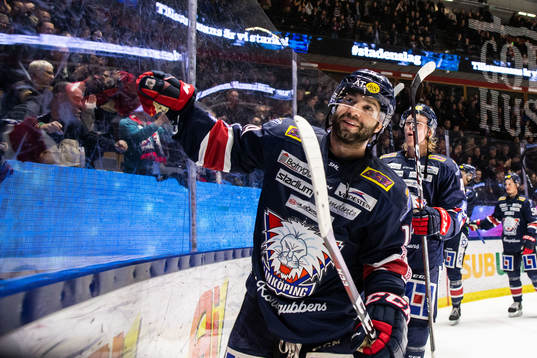 Linköpings Joe Whitney jublar