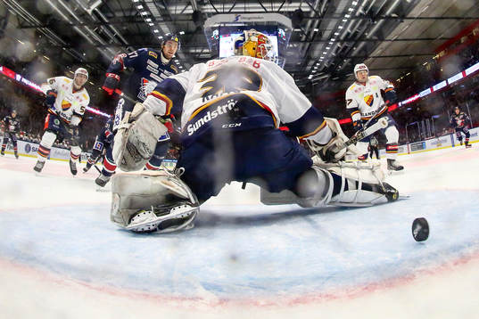 Mål 2-1 av Linköpings Jarno Kärki förbi Djurgårdens