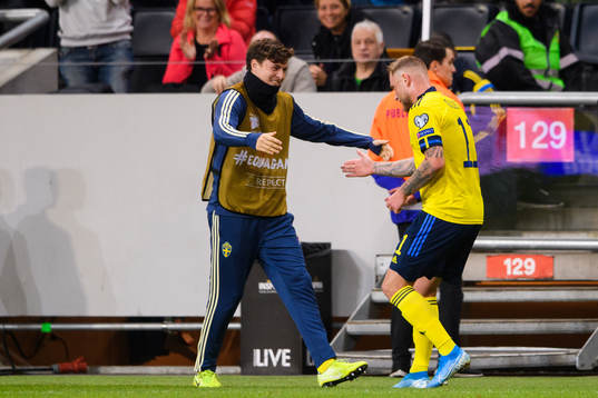 John Guidetti of Sweden celebrate with Victor Nilsson Lindelöf after scoring the 3-0 goal