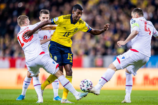 Alexander Isak of Sweden against Solvi Vatnhamar and Atli