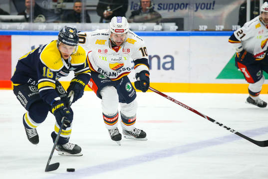 s Filip Sandberg och Djurgårdens Niclas Bergfors