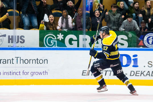 s Emil Johansson jublar