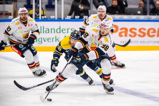 s Filip Sandberg och Djurgårdens Olle Alsing