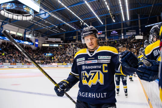 s Simon Önerud jublar
