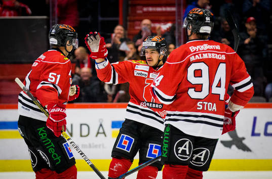Örebros Kristian Näkyvä jublar med Shane Harper och Ryan