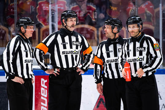 Linjedomare Jan Sandström, domare Linus Ölund och Patrik