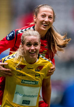Elise Thorsnes and goalkeeper Cecilie Fiskerstrand of LSK Kvinner celebrate
