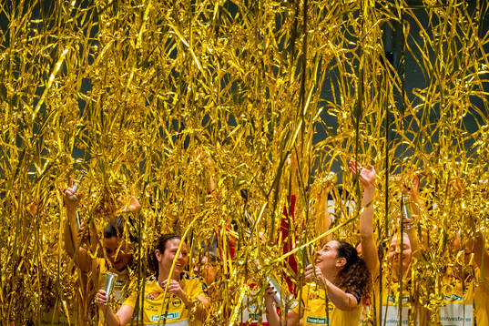Ingrid Moe Wold and the players of LSK Kvinner celebrate