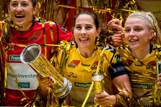 Goalkeeper Cecilie Fiskerstrand, Ingrid Moe Wold and Ina Gausdal of LSK Kvinner celebrate