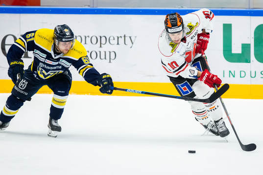 s Juuso Ikonen och Örebros Shane Harper