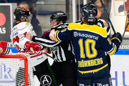 Örebros Kristian Näkyvä, Linjedomare Henrik Pihlblad och