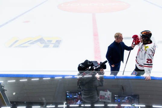 CMores Niklas Wikegård intervjuar Örebros Ludvig Rensfeldt