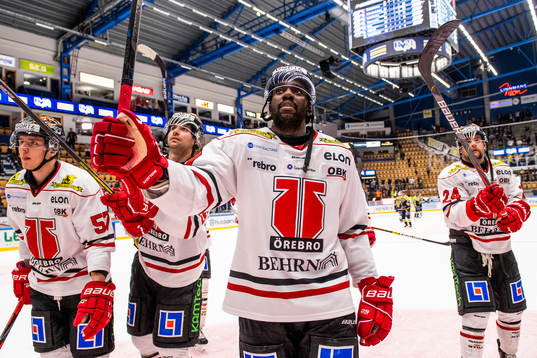 Örebros Daniel Muzito Bagenda jublar