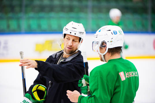 Rögles tränare Cam Abbott och Leon Bristedt
