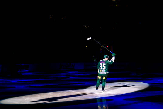 Färjestads Mikael Johansson tackas av av klubben och fansen