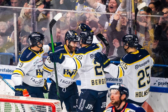 s Anthony Camara jublar med lagkamrater