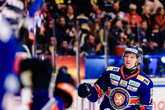 Växjös Marcus Davidsson jublar