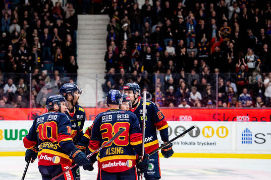 Djurgårdens Linus Hultström jublar