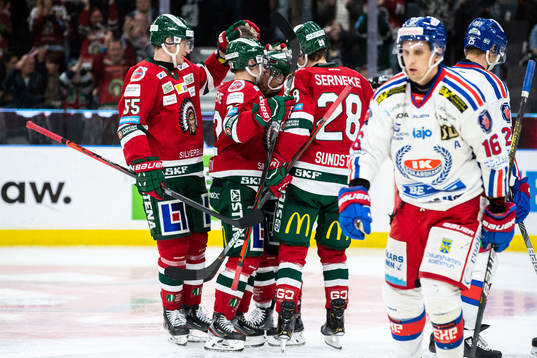 Frölundas Patrik Carlsson jublar med lagkamrater