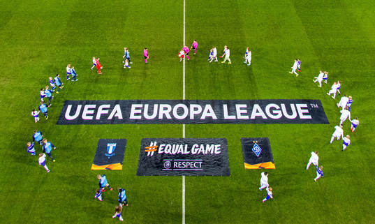 Teams line up ahead of the Europa league match between Malmö FF and Dynamo Kiev on November 28, 2019 in Malmö.