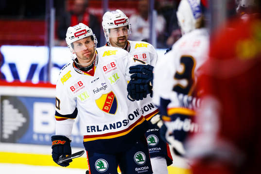 Djurgårdens Niclas Bergfors och Patrik Berglund jublar