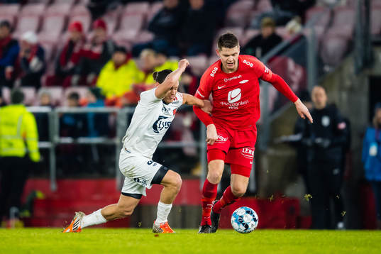 Tommy Høiland of Viking and Christian Eggen Rismark of Brann