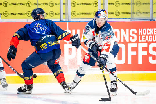 Olle Alsing of Djurgården and Philip Gogulla of Red Bull