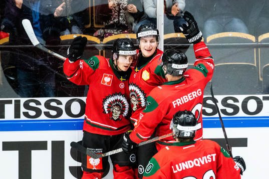 Joel Mustonen and Jacob Moverare of Frölunda celebrate the