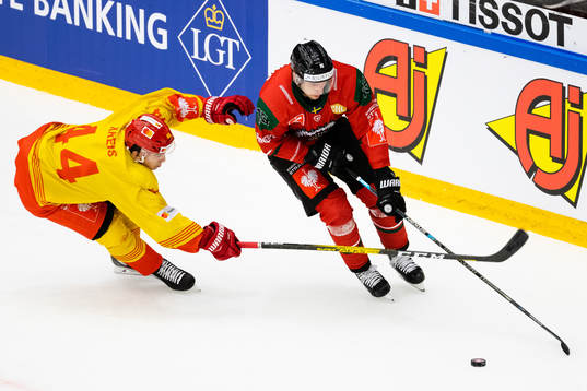 Samuel Kreis of Biel-Bienne and Anders Grönlund of