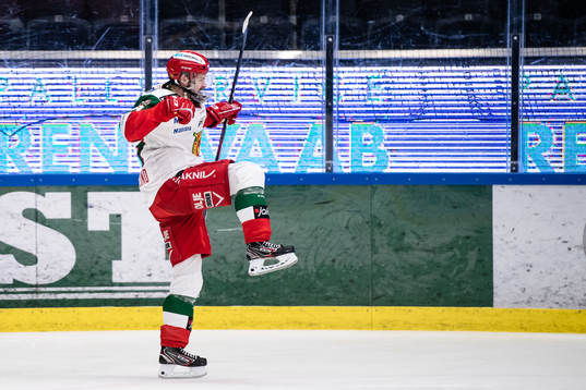 Moras Oskar Svanlund jublar