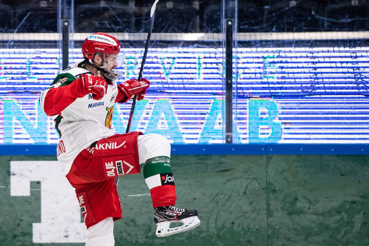 Moras Oskar Svanlund jublar