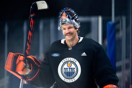 goaltender Mike Smith of the Edmonton Oilers