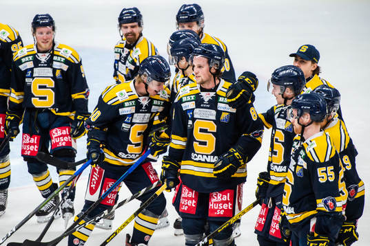 Södertäljes Gustav Lindberg jublar med Sebastian