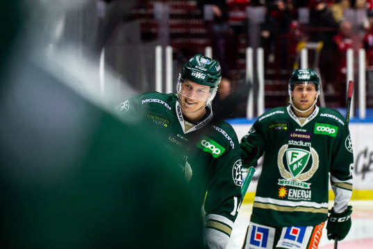 Färjestads Victor Ejdsell jublar