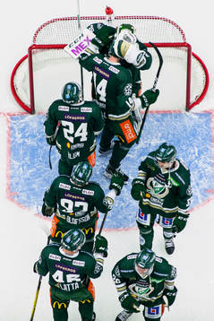 Färjestads spelare jublar