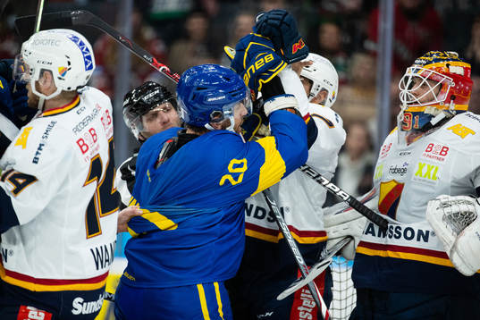 Stökigt mellan Frölundas Joel Lundqvist, Johan Sundström