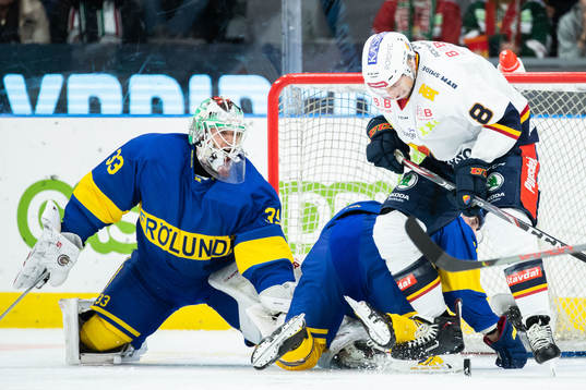 Frölundas målvakt Johan Mattsson och Djurgårdens Anton