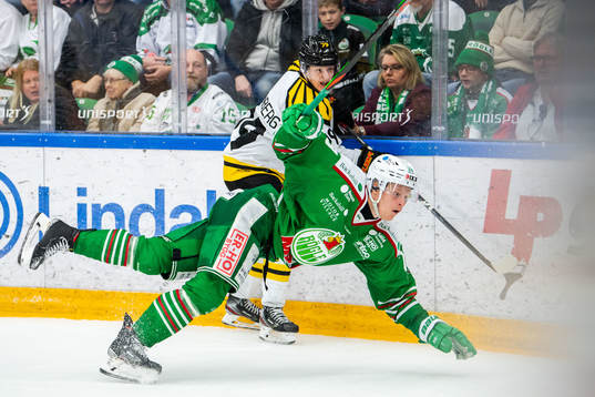 Rögles Anton Bengtsson och Brynäs Daniel Mannberg