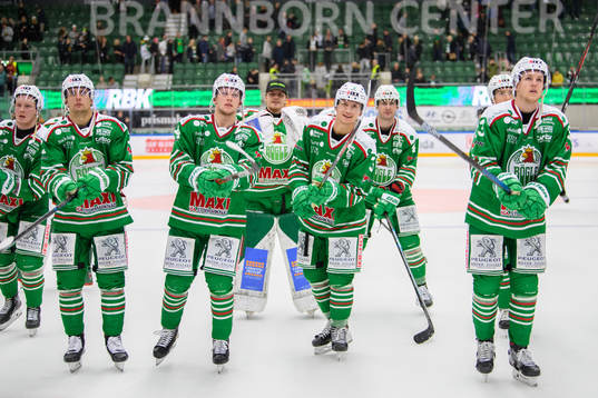 Rögles spelare jublar