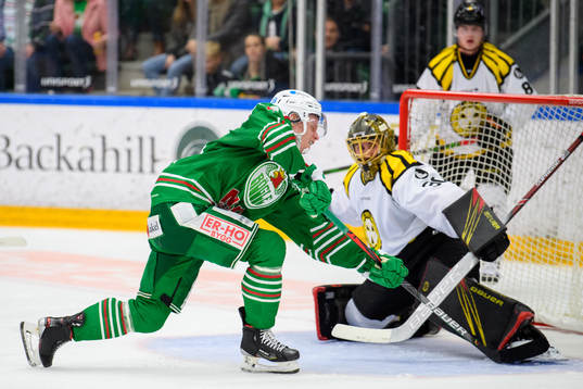 Rögles Anton Bengtsson med en målchans mot Brynäs