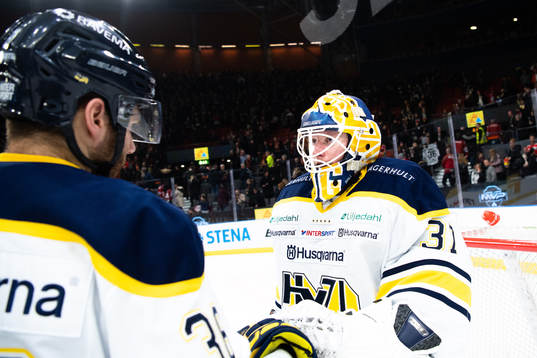 s Anthony Camara och målvakt Jonas Gunnarsson jublar