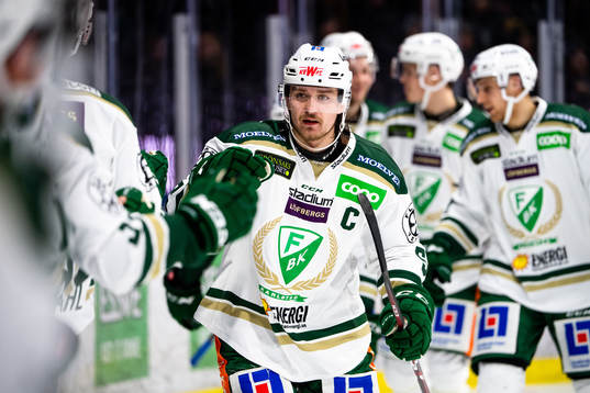 Färjestads Linus Johansson jublar 2-2