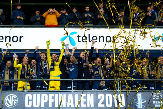 Players of Viking celebrate with the trophy
