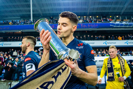 Ylldren Ibrahimaj of Viking celebrates with the trophy