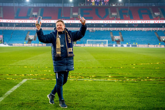 Bjarne Berntsen, head coach of Viking, celebrates