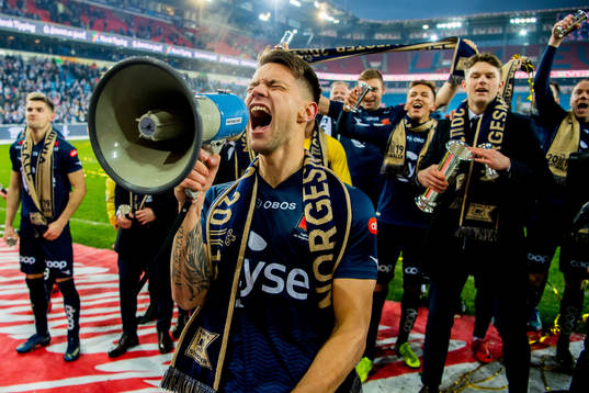 Tord Johnsen Salte and the players of Viking celebrate