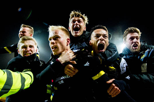 Martin Ramsland of Start celebrates with Mathias Idsøe Bringaker, Isaac Twum and teammates after scoring 4-3