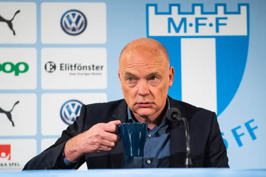 Tränare Uwe Rösler meddelar sin avgång