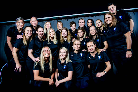 Malmö FFs damlag poserar för ett lagfoto. Överst från vänster, Emelie Erlandsson, Anders Nillson, assisterande tränare, Ida Hansson, Elvira Ramel, Anna Hellsten, Caroline Williamsdotter, Malin Gunnarsson, Johanna Fredriksson och Fredrik Jahnfors, tränare.
Mellanraden från vänster, Josefine Carlsson, Helena Ivarsson, Madeleine Hejde, Emma Svensson, Lovisa Wifvesson, Martina Sutalo och Emelie Karström.
Nedre raden från vänster, Beatrice Andersson, Andrea Sjögren, Annelie Nilsson och Cornelia Lindgren. Den 16 december 2019 i Malmö.
